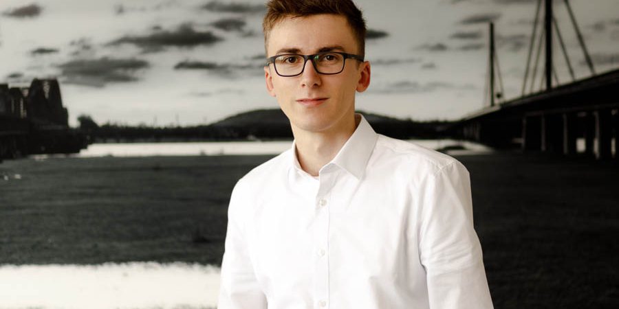 Justin Hebbering, Steuerfachangestellter